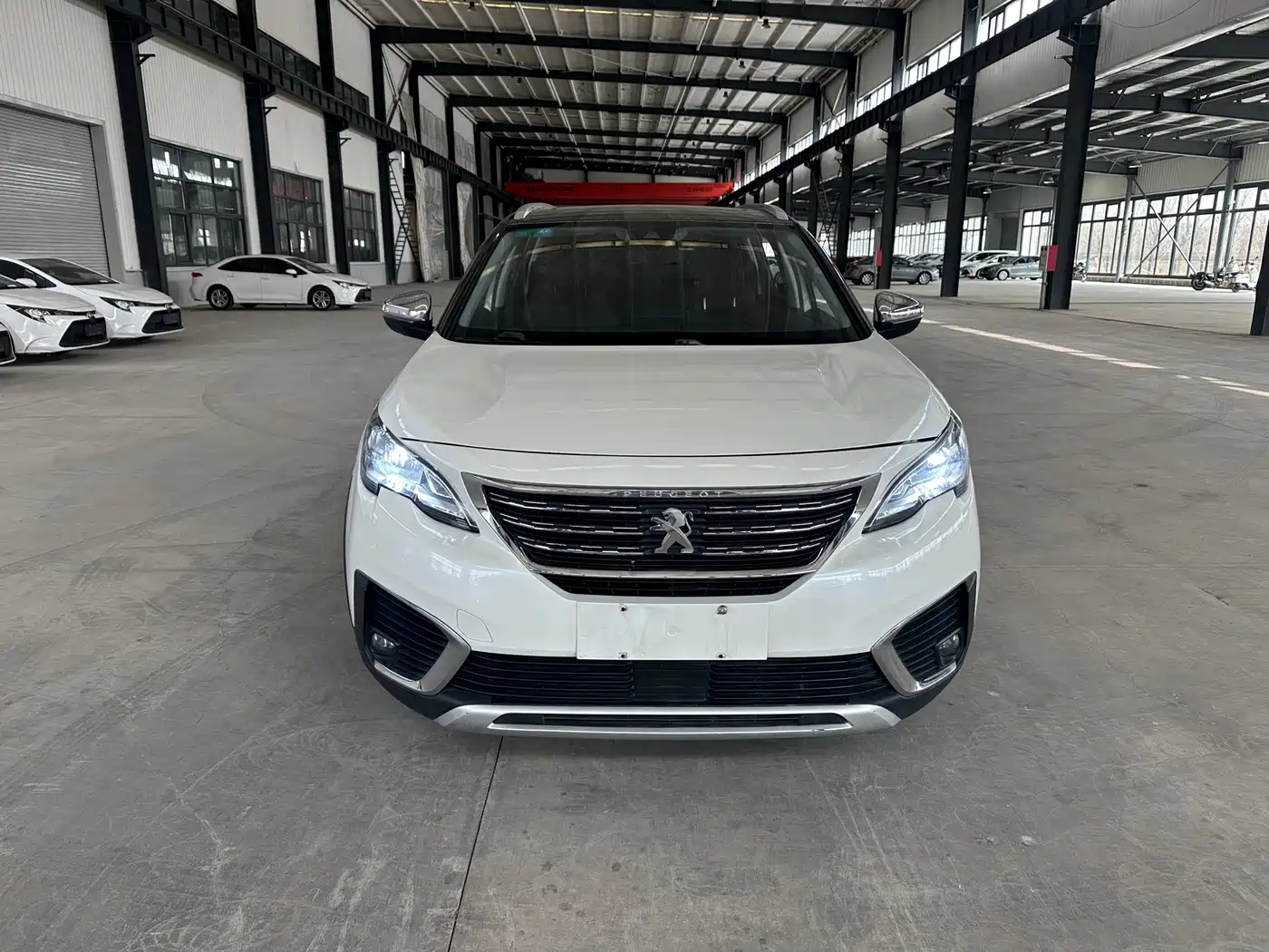 Photo 2 - Peugeot 5008