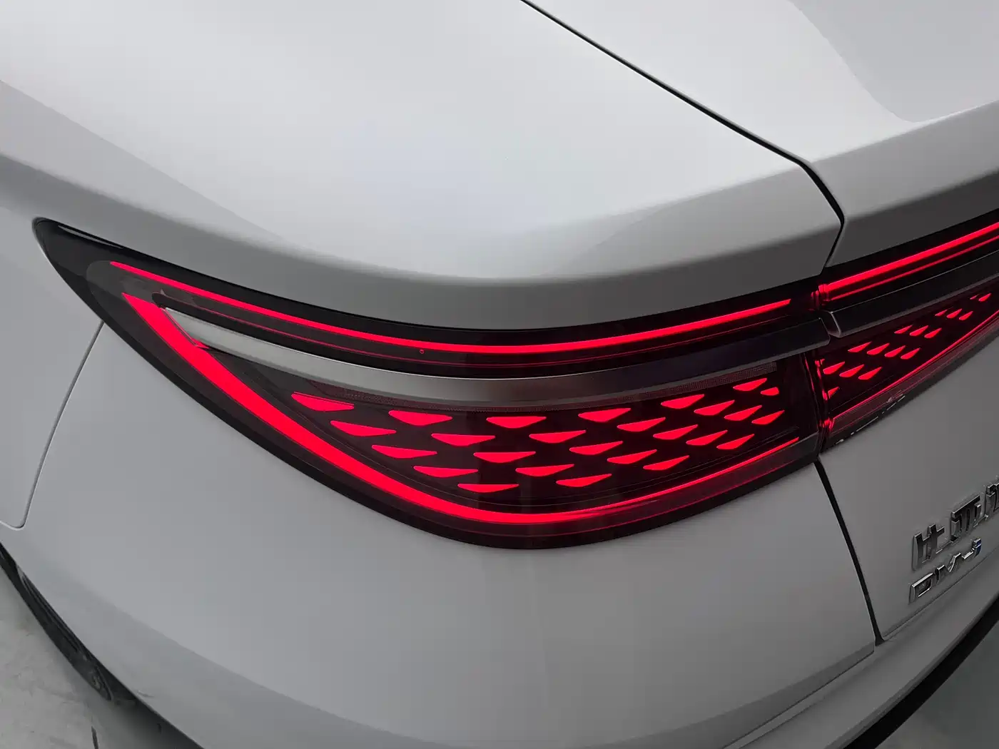 BYD Seal 2024 Glory Edition DM-i 1.5L 121km Luxury фото 8