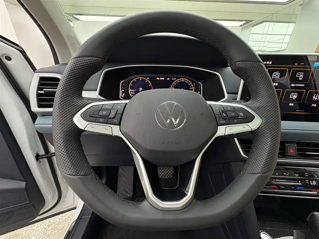 Volkswagen Tharu 2024 300TSI 2WD Moon Premium Edition фото 8
