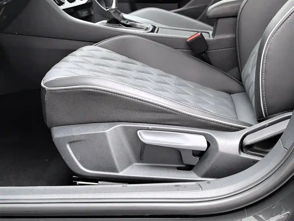 Volkswagen Sagitar 2025 Model Year 3rd Facelift 300TSI DSG Surpassing Edition фото 20