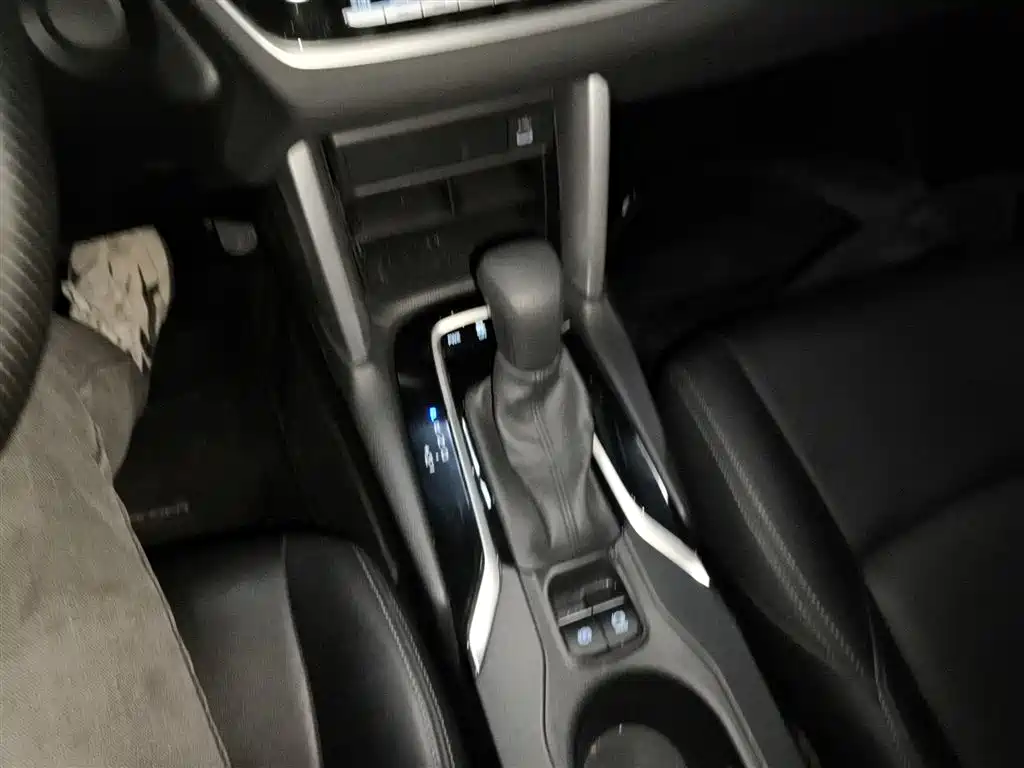 Toyota Frontlander 2024 2.0L CVT Elite Edition фото 14