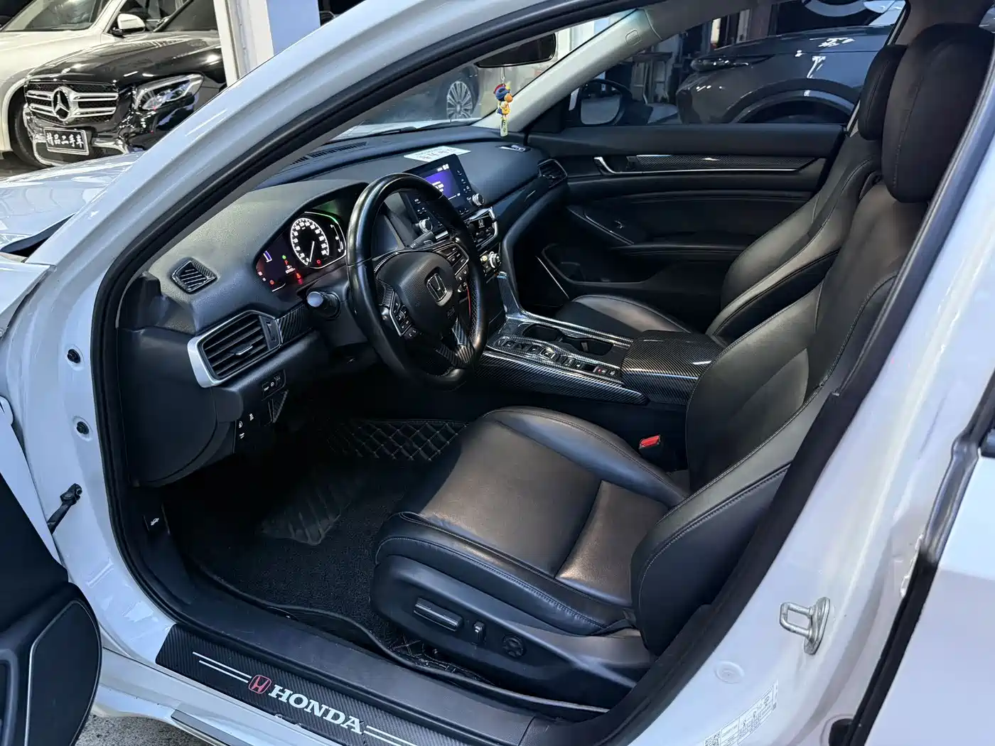 Фото 4 - Honda Accord