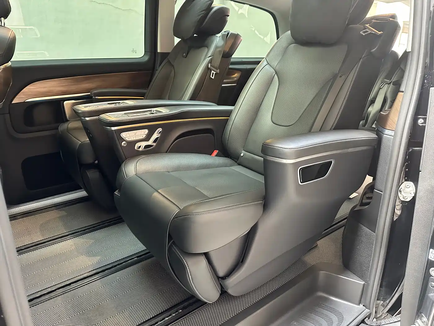 Mercedes-Benz V-Class 2022 V 260 L Long Wheelbase Luxury Edition фото 7
