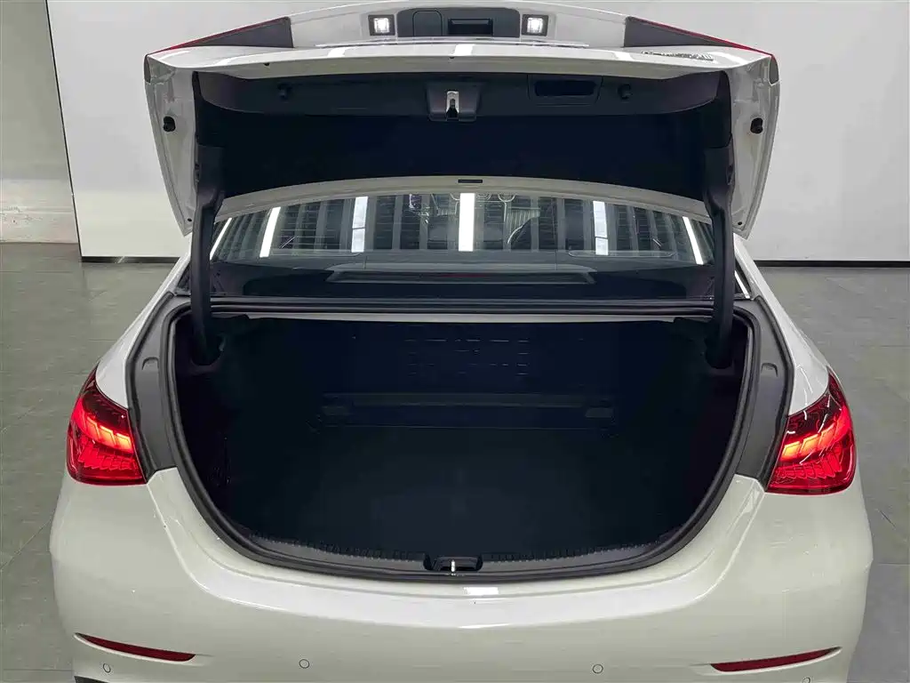 Mercedes-Benz C-Class 2025 C 260 L Night Sport Edition фото 5