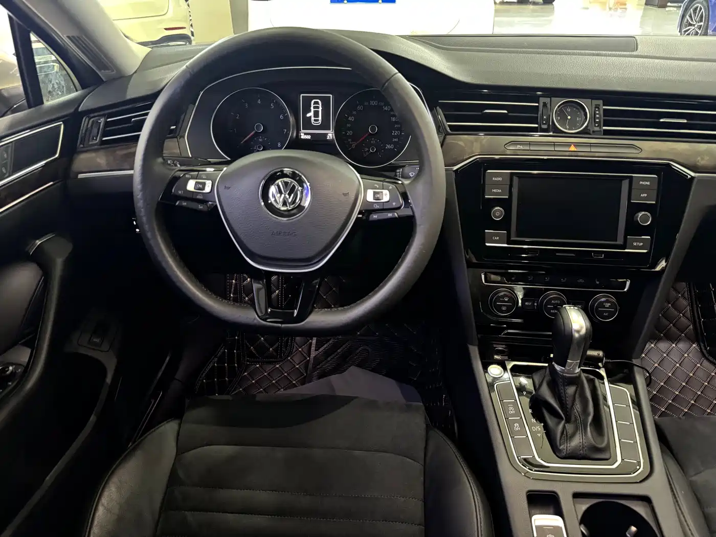 Volkswagen Magotan 2018 330TSI DSG Luxury фото 8
