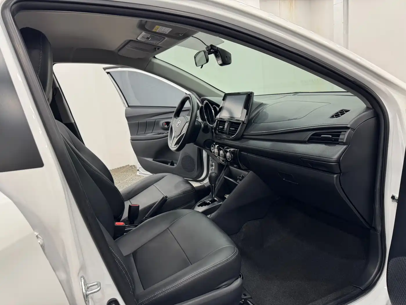 Toyota Vios 2022 1.5L 20th Anniversary Edition фото 4