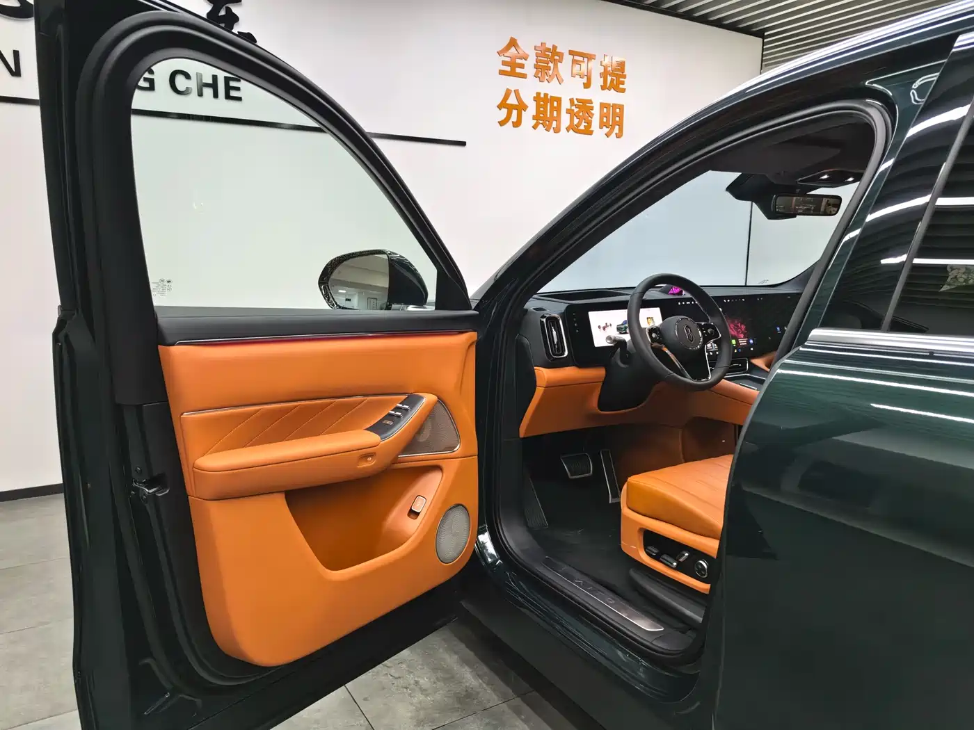 AITO Wenjie AITO M8 2025 Extended Range Ultra 53.4kWh 6-Seater фото 6