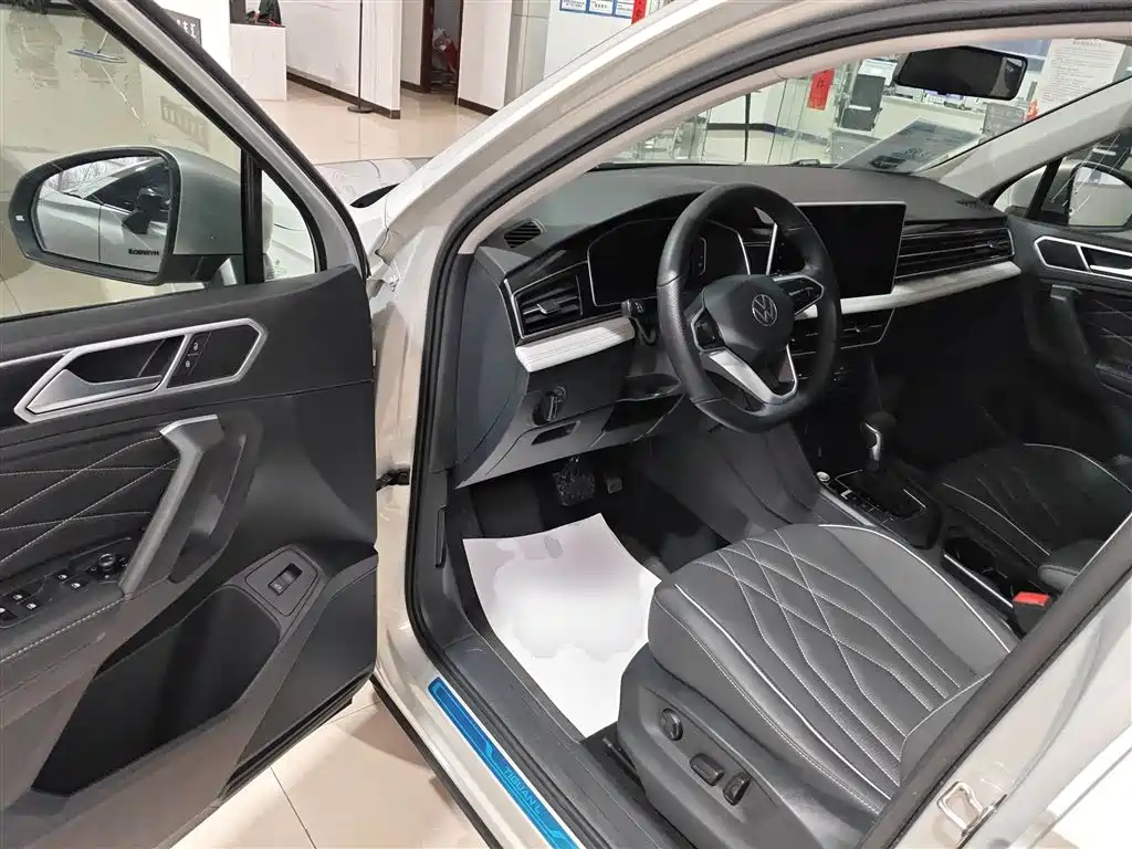 Volkswagen Tiguan L 2023 330TSI Auto 2WD Smart Edition фото 12