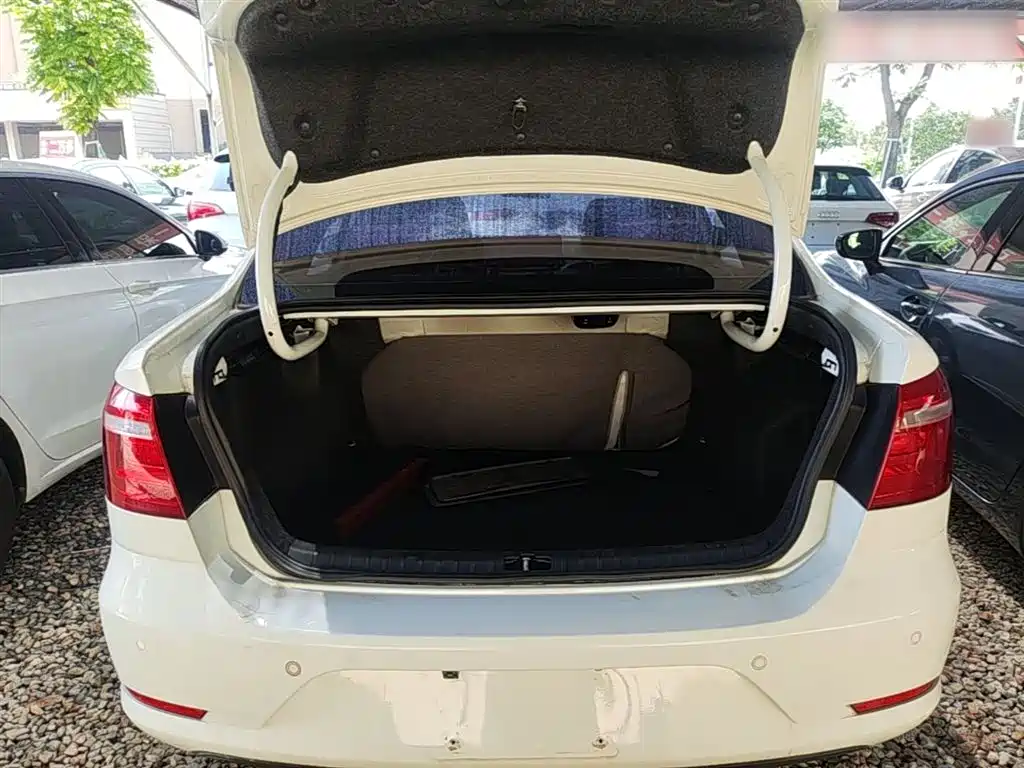Volkswagen Bora 2015 Quality Edition 1.6L Automatic Fashion фото 19