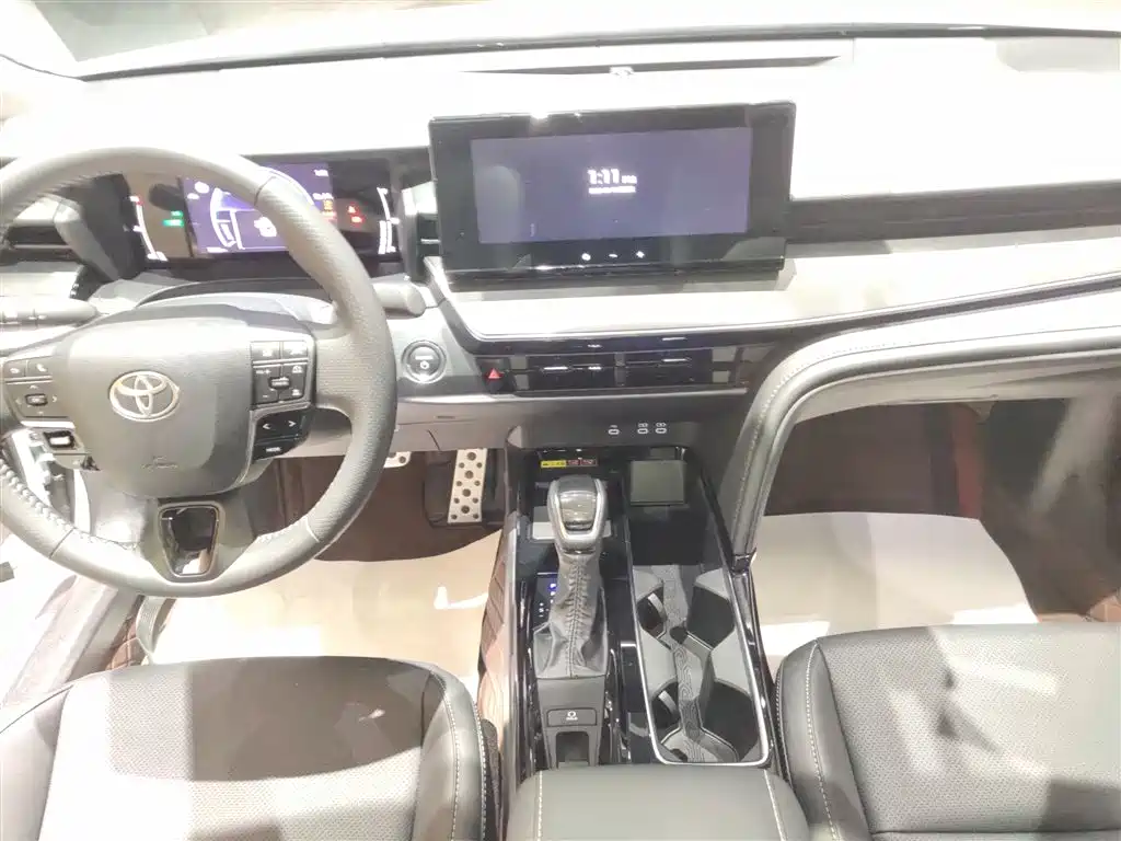 Toyota Camry 2026 Hybrid 2.0HSE Sport Lite Edition фото 14