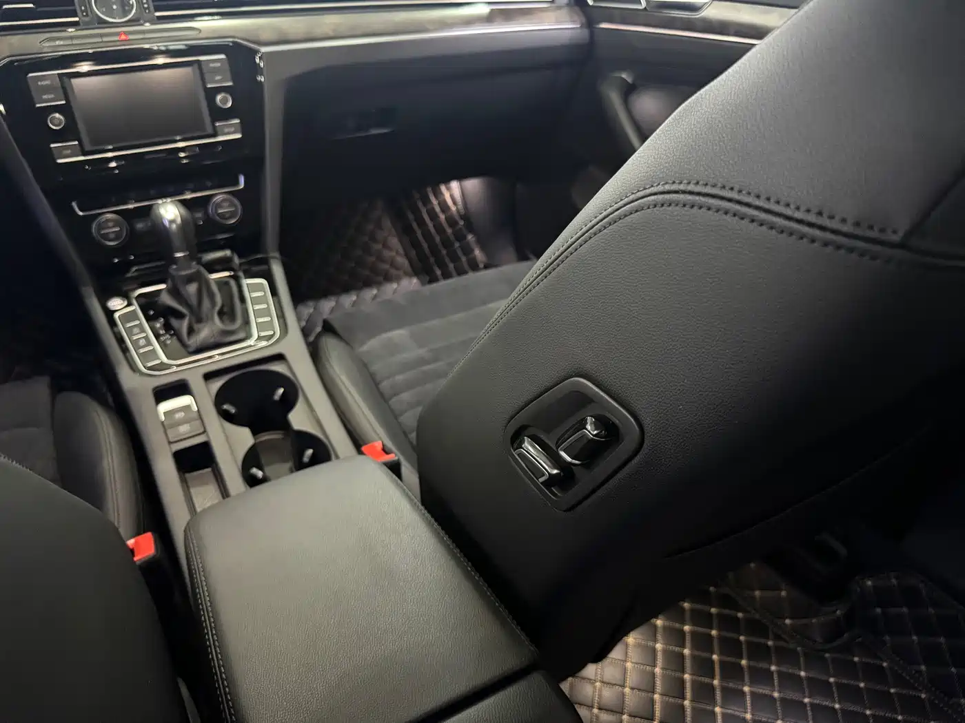 Volkswagen Magotan 2018 330TSI DSG Luxury фото 14
