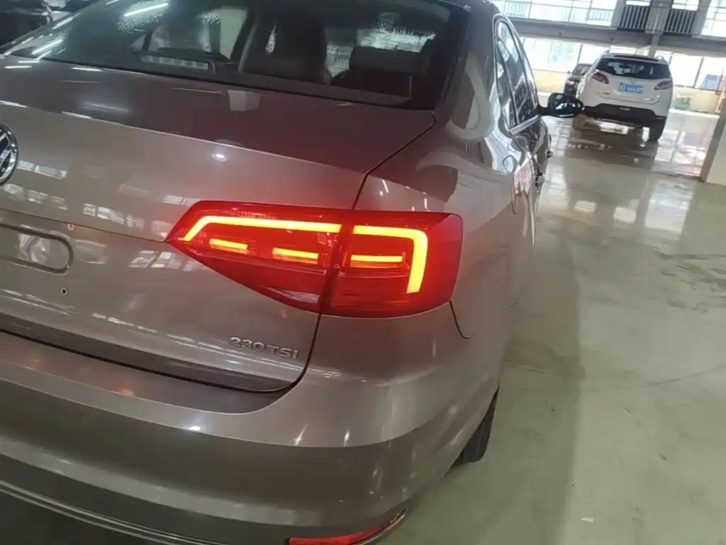 Volkswagen Sagitar 2017 230TSI Automatic Comfort фото 8