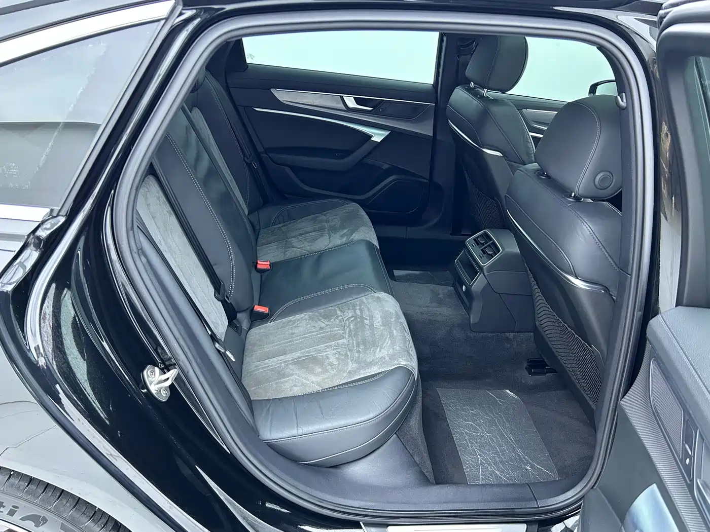 Audi A6L 2021 40 TFSI Luxury Sport фото 14