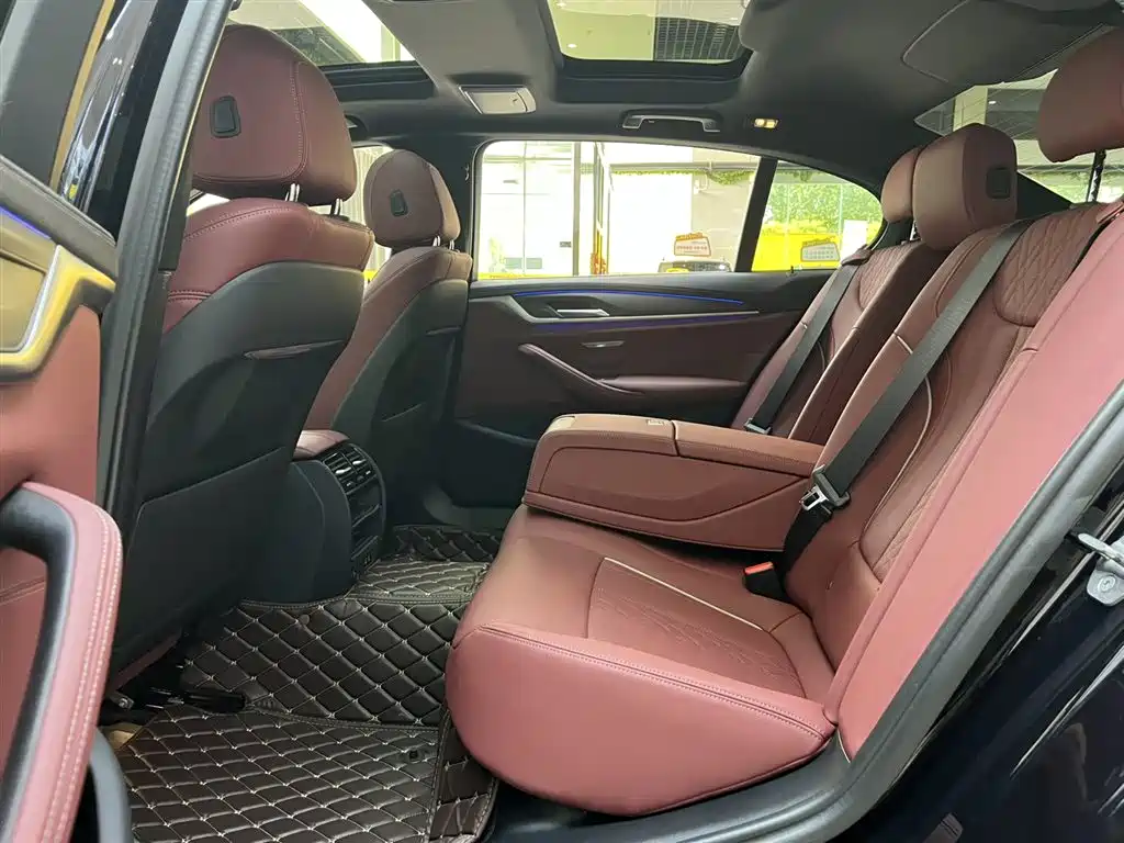 BMW 5 Series 2022 530Li Leading M Sport Package фото 15