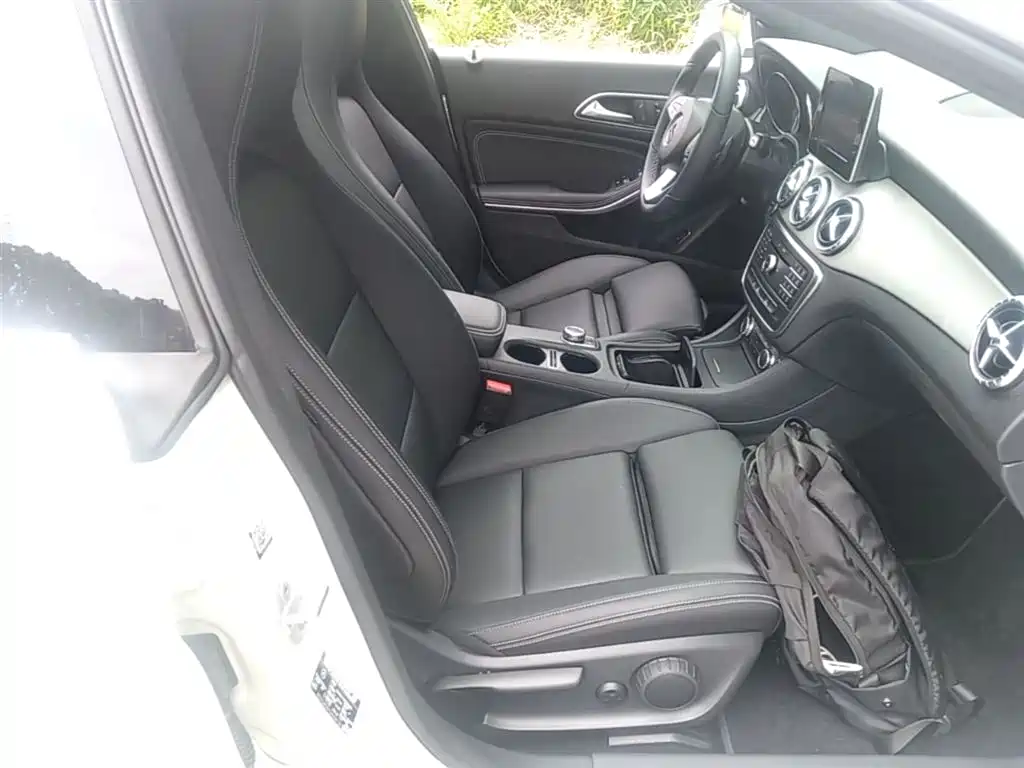 Mercedes-Benz CLA (Import) 2016 CLA 200 Fashion фото 25