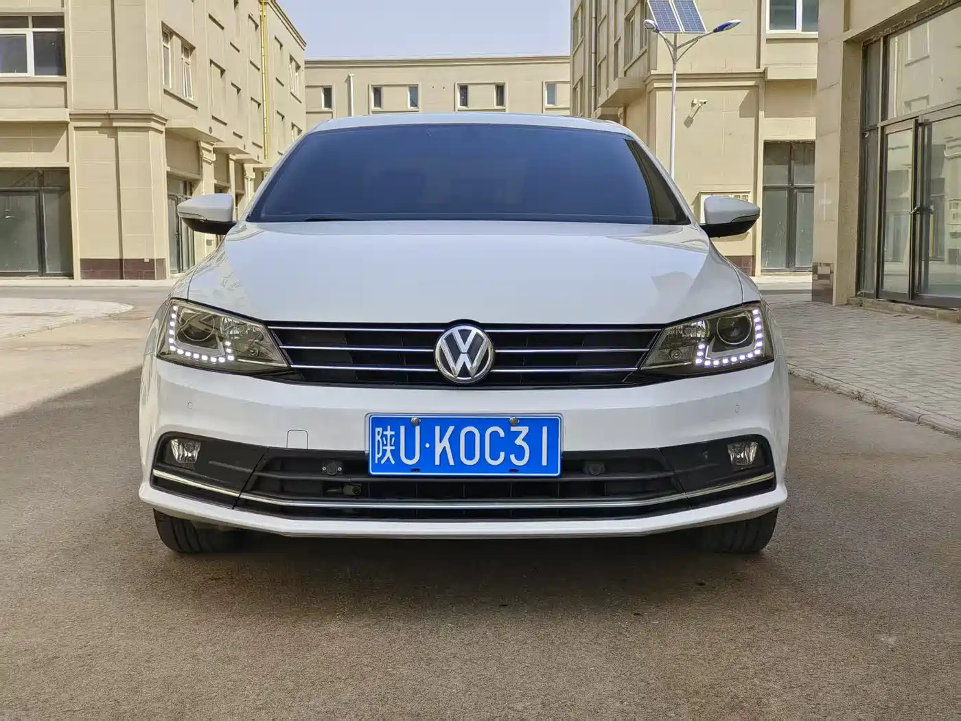 Volkswagen Sagitar 2017 230TSI Automatic Luxury фото 2
