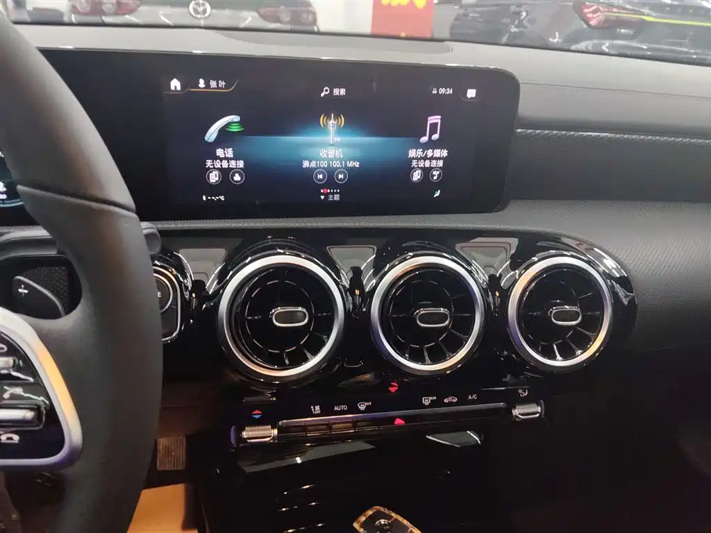 Mercedes-Benz A-Class 2022 A 200 L Sport Sedan Dynamic фото 9
