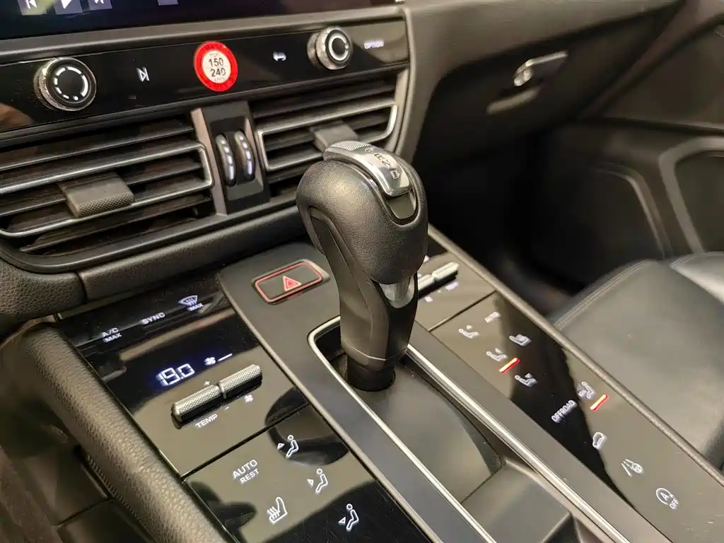 Porsche Macan 2022 Macan 2.0T фото 11