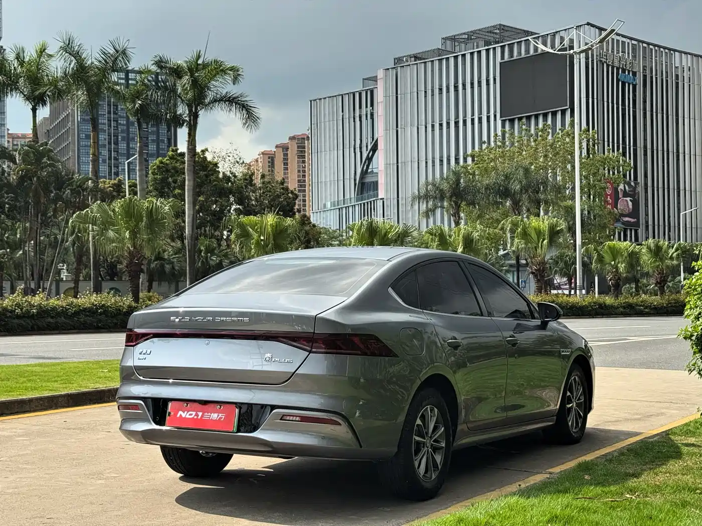 BYD Qin PLUS 2024 Glory Edition DM-i 55KM Leading фото 9