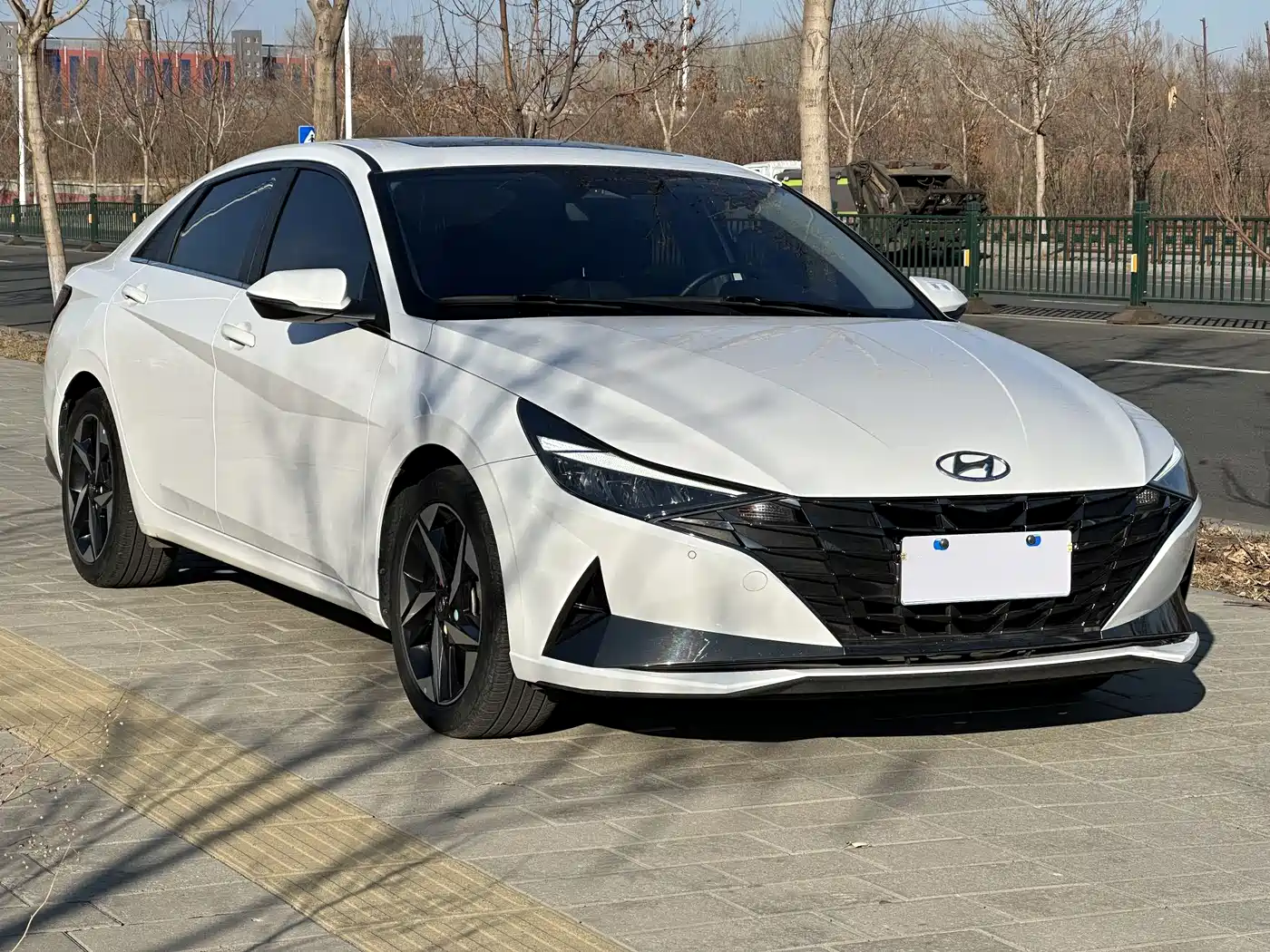 HYUNDAI ELANTRA