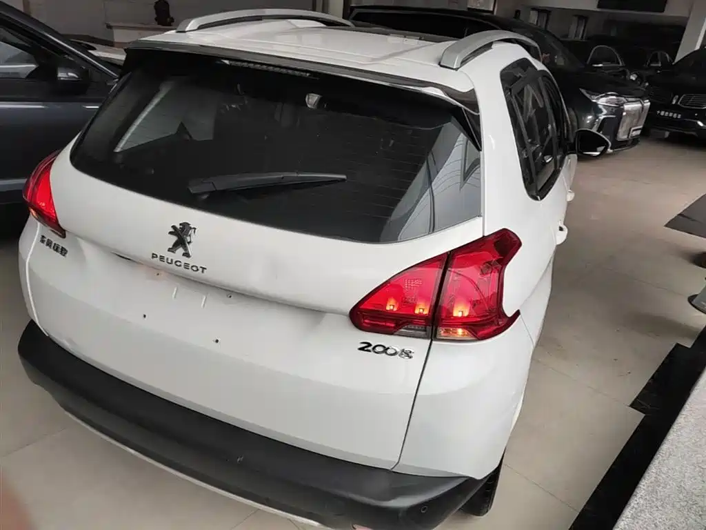 Peugeot 2008 2014 1.6L Automatic Navigation Edition фото 7