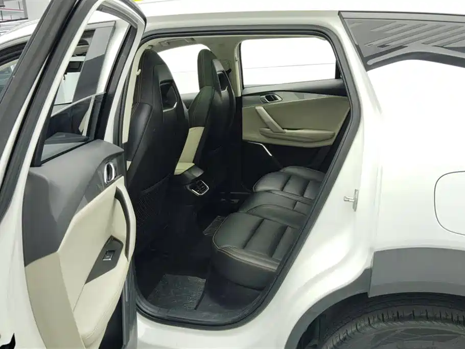 Lynk & Co 06 EM-P 2022 PHEV 84KM Range Pro фото 11