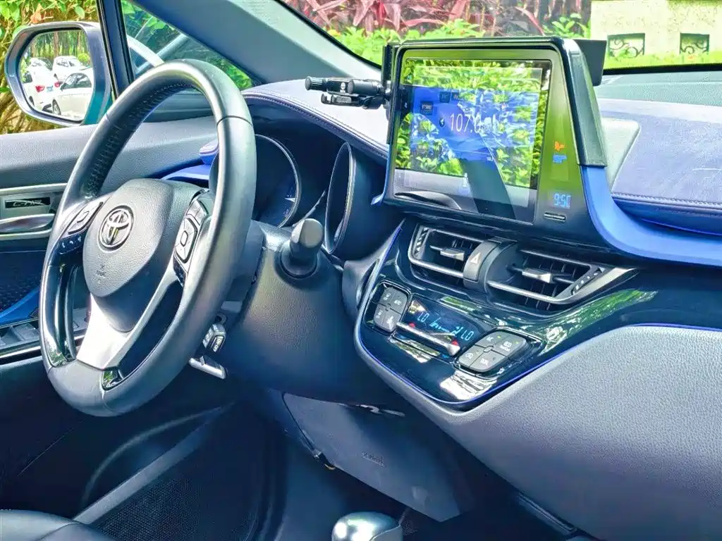 Toyota C-HR 2018 2.0L Luxury Edition China V фото 12