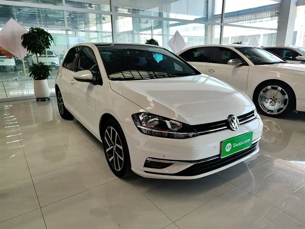 Volkswagen Golf 2020 Beloved Edition 280TSI DSG Comfort фото 4