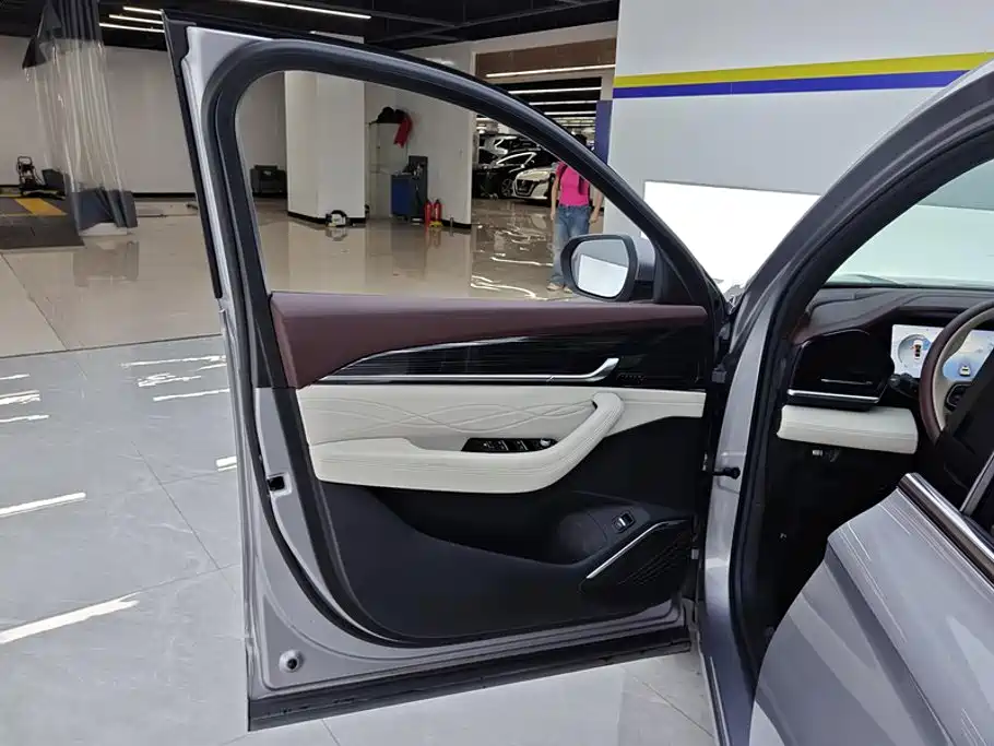 Фото 7 - Geely Monjaro