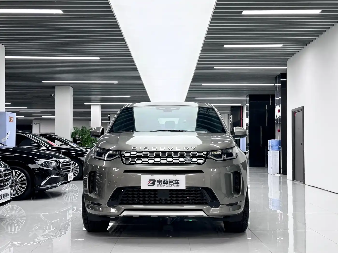 Land Rover Discovery Sport 2022 Model Facelift 249PS R-Dynamic S Performance Edition 5-seater фото 2