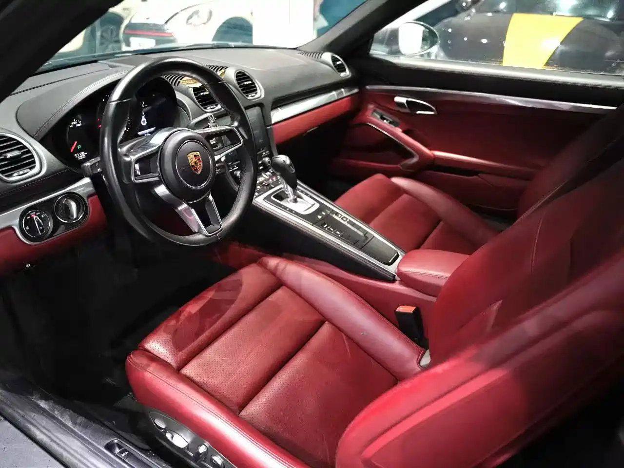 Porsche 718 2018 Cayman 2.0T фото 6
