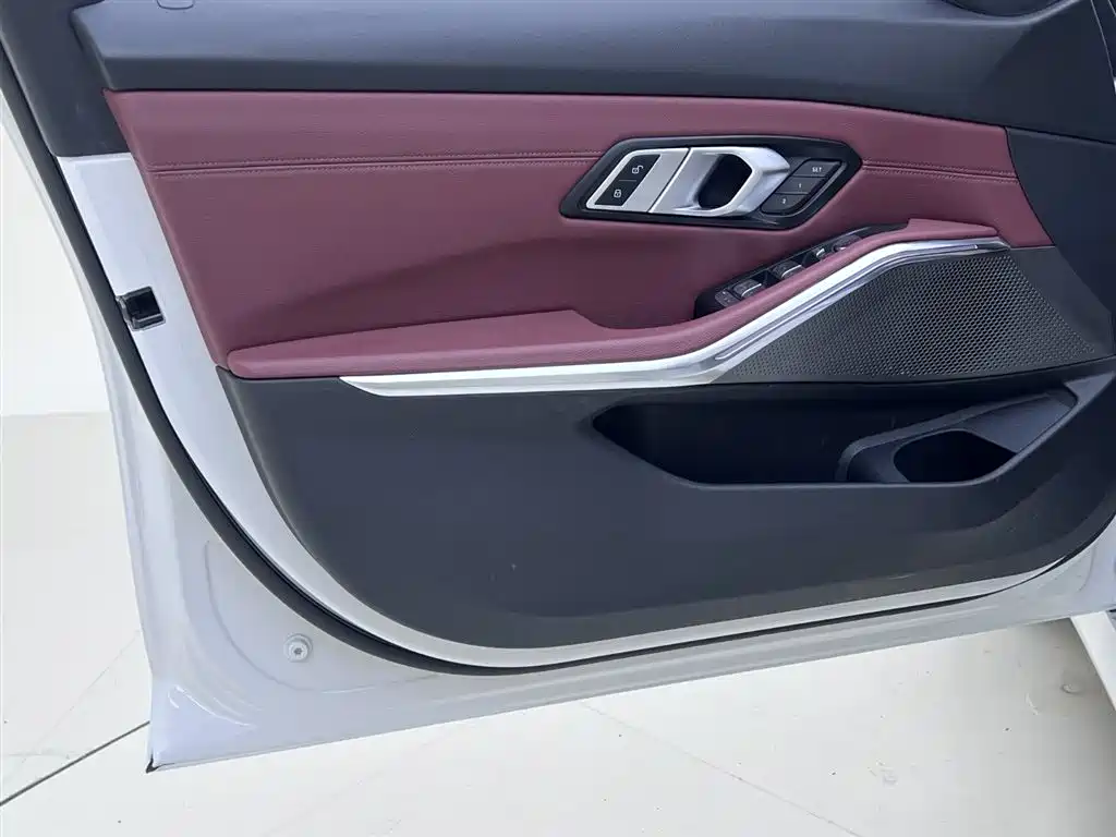 BMW 3 Series 2023 320Li M Sport Package фото 15