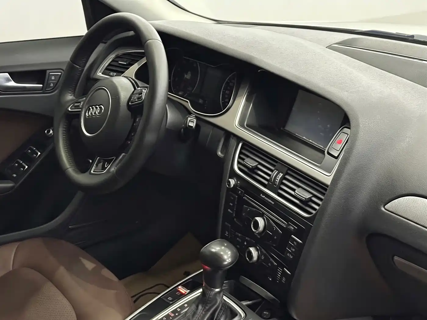 Audi A4L 2013 35 TFSI Automatic Standard фото 9