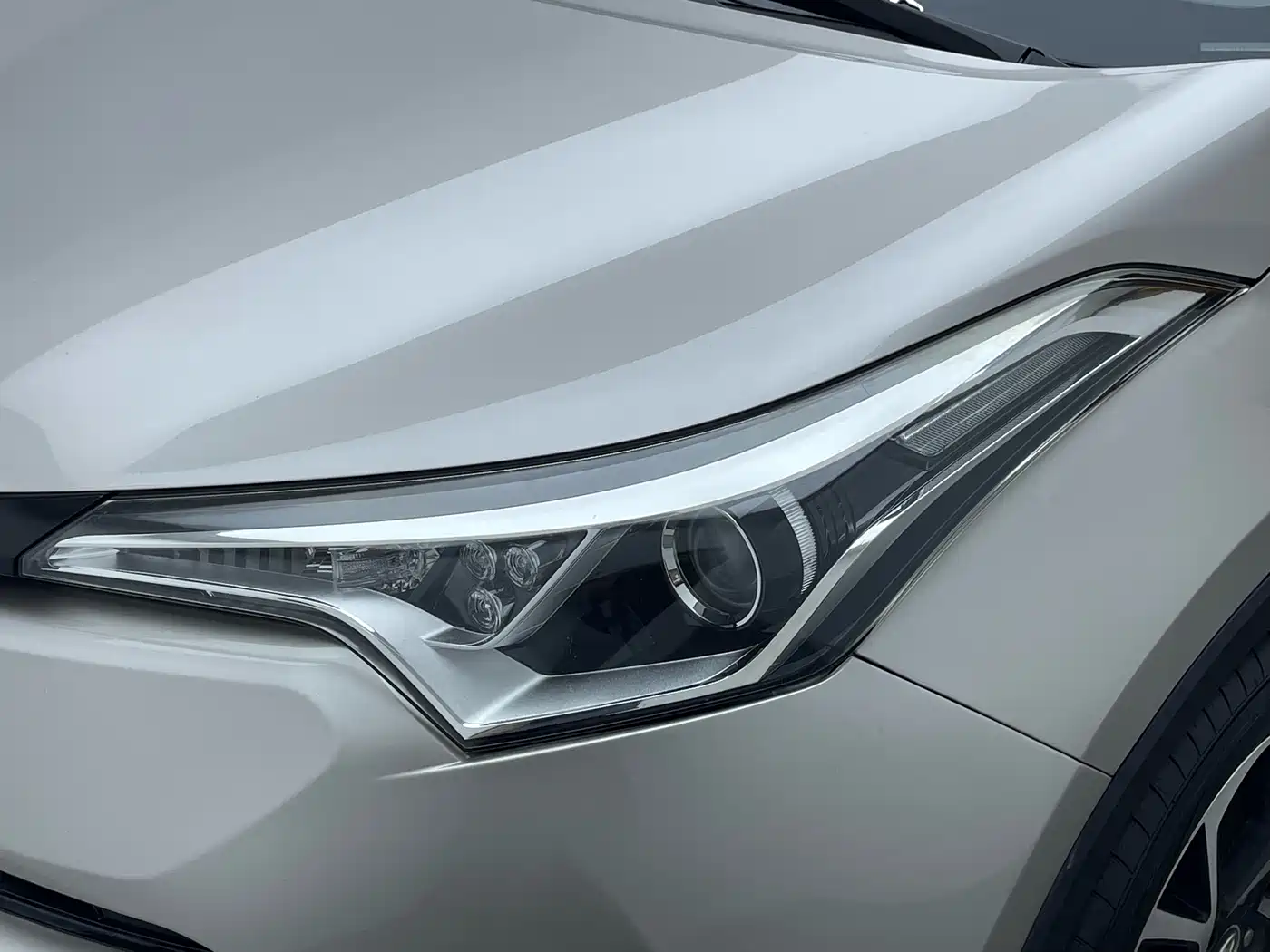 Toyota C-HR 2020 Model 2.0L Leading фото 8