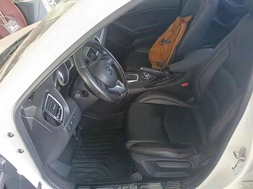 Фото 15 - Mazda Mazda 3