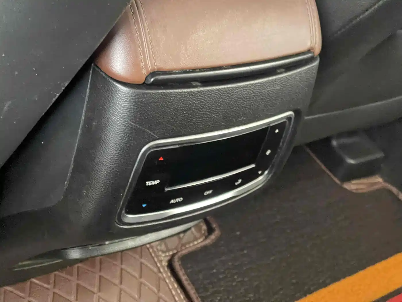 GAC Trumpchi Trumpchi GS8 2017 320T 2WD Luxury Smart Connect (7-seater) фото 9