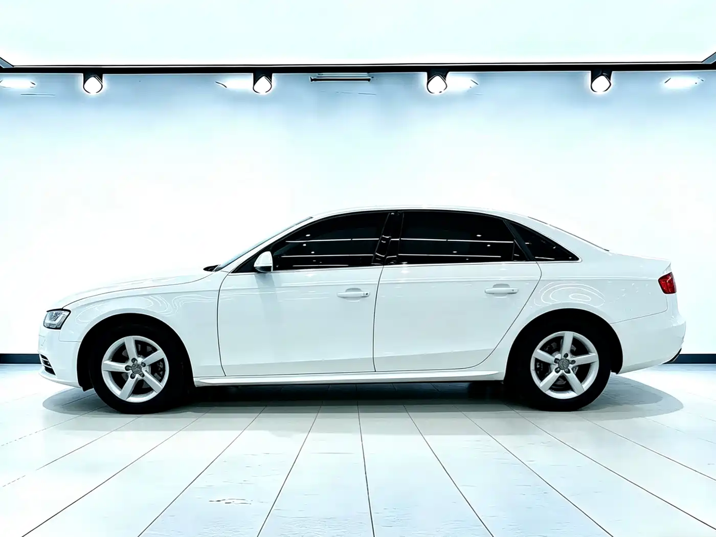 Audi A4L 2013 35 TFSI Automatic Standard фото 5