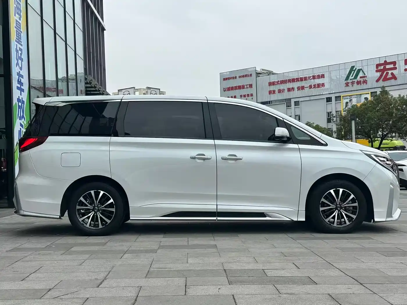 GAC TRUMPCHI M8