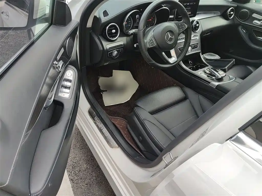 Mercedes-Benz C-Class 2017 Facelift C 200 L Sport Edition фото 9