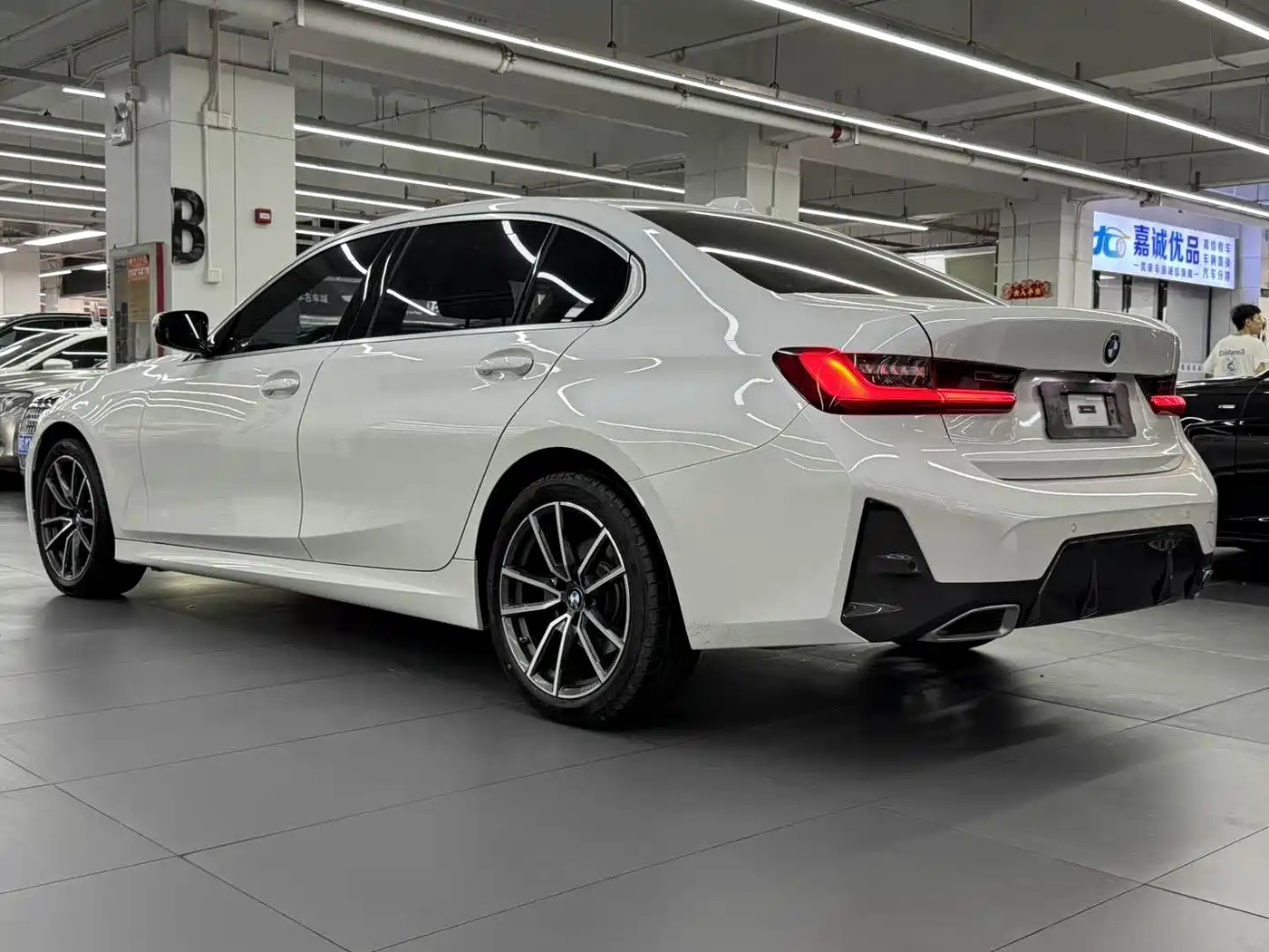 BMW 3 Series 2024 320i M Sport Package фото 11