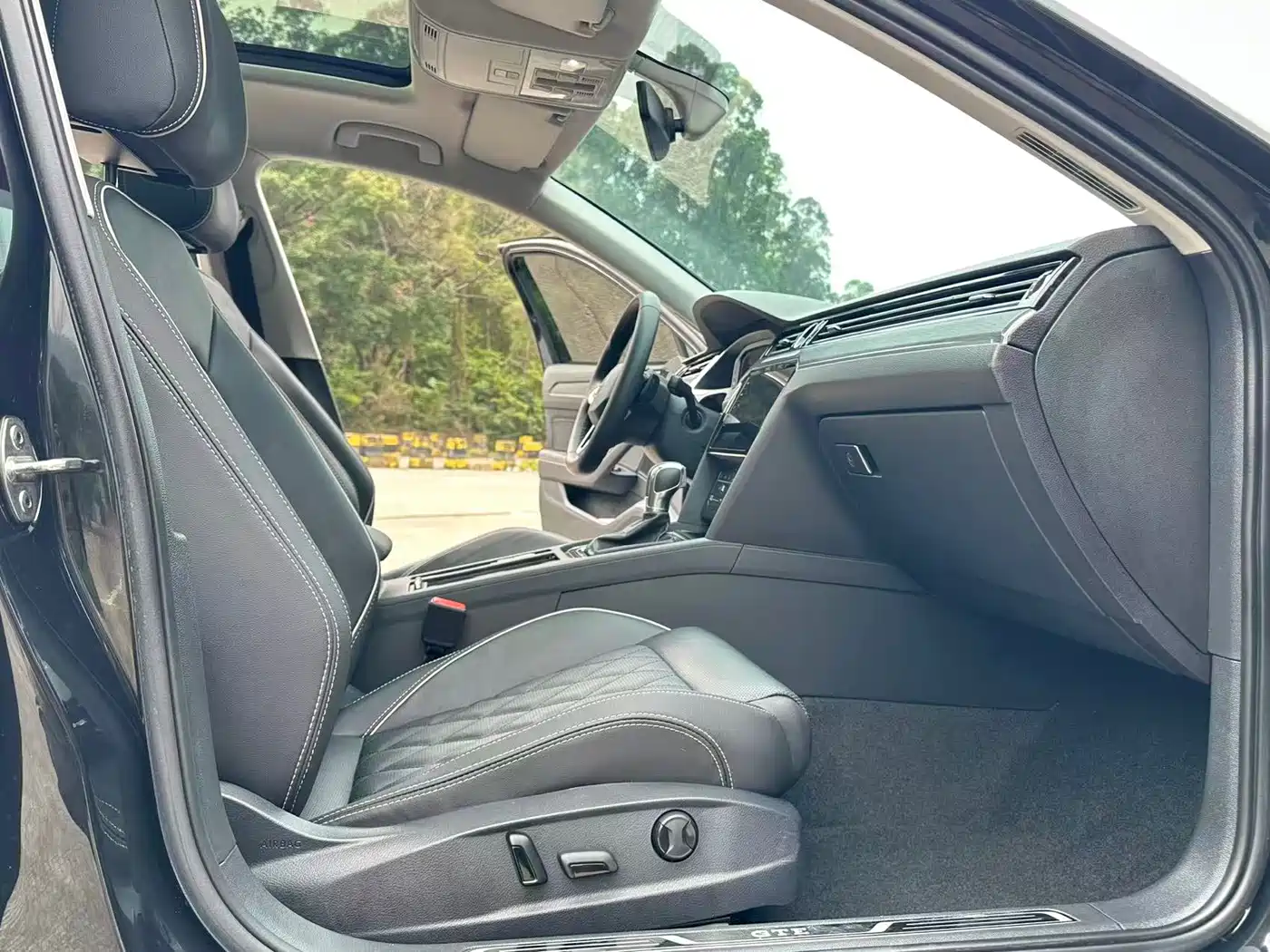 VOLKSWAGEN MAGOTAN GTE PLUG IN HYBRID