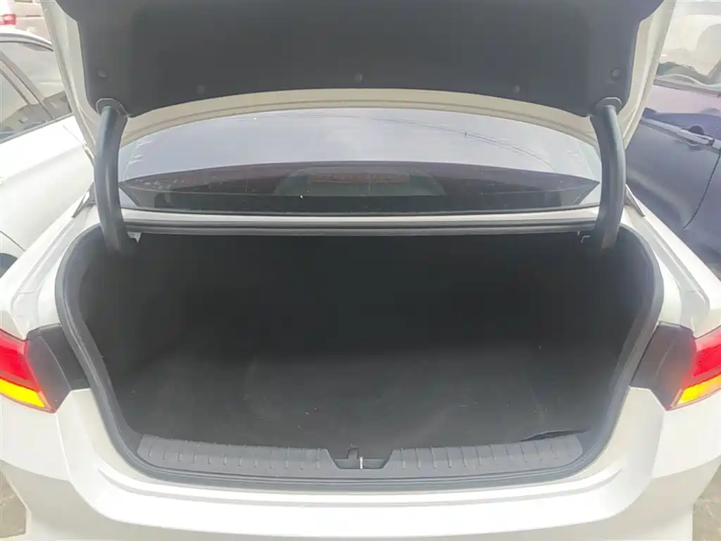 Kia K5 2016 2.0L Automatic GLS фото 19