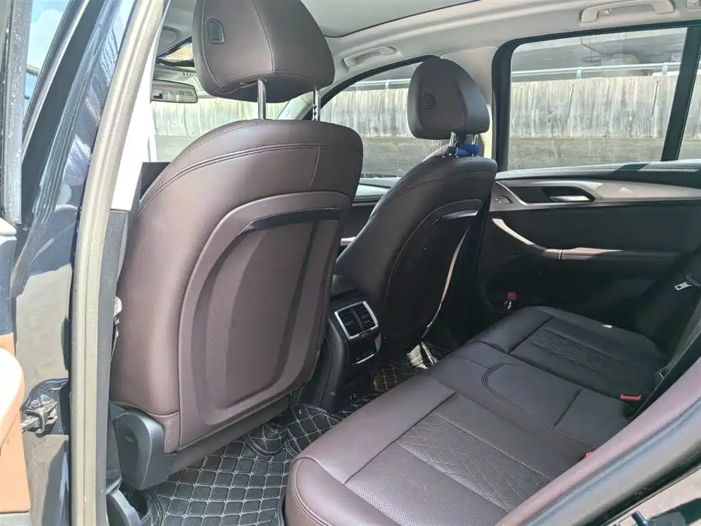 BMW iX3 2024 Innovation Leader фото 8