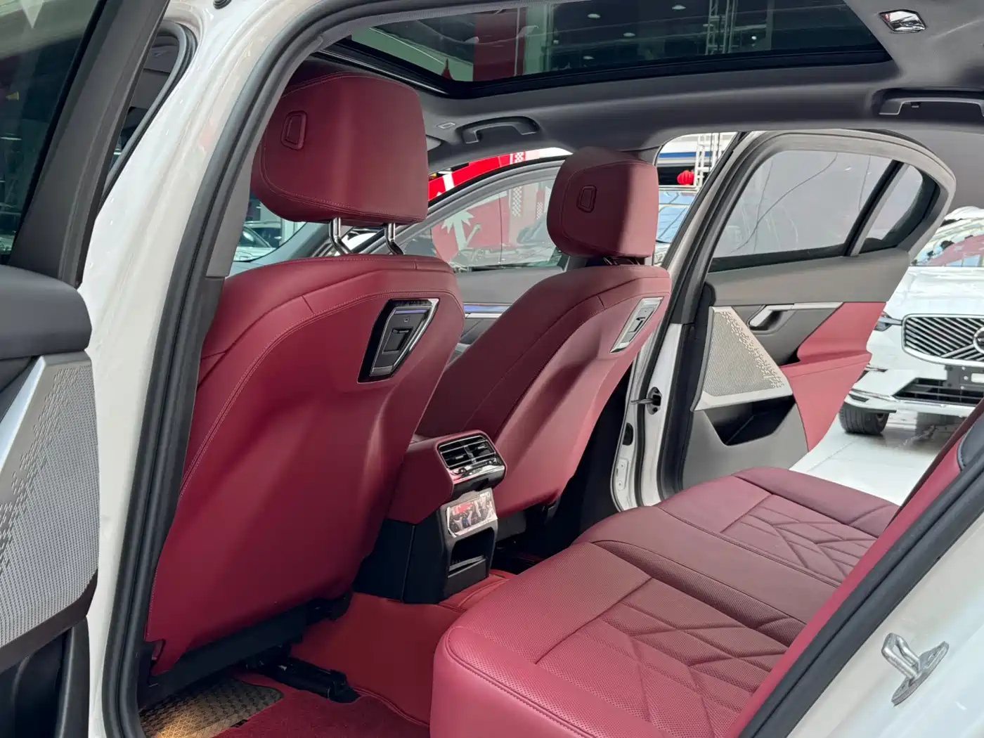 BMW 5 Series 2024 530Li Leading M Sport Package фото 22