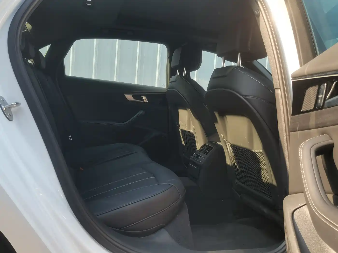 Audi A4L 2025 2 Million Celebration Edition 40 TFSI Luxury Dynamic фото 10