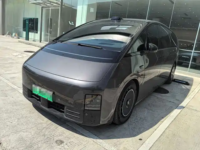 Li Auto MEGA Ultra