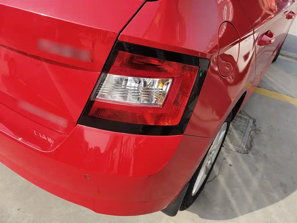 Škoda Fabia 2017 1.4L Auto Car Enjoy Edition фото 15