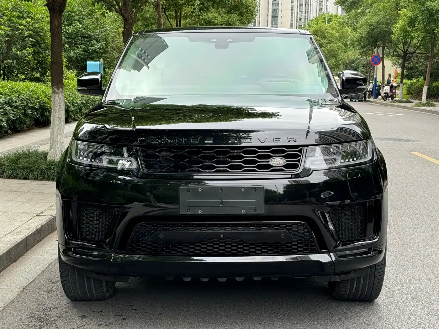 Land Rover Range Rover Sport 2021 3.0 L6 Gloss Black Edition фото 2