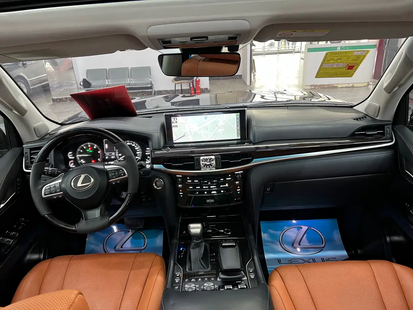 Фото 8 - Lexus LX