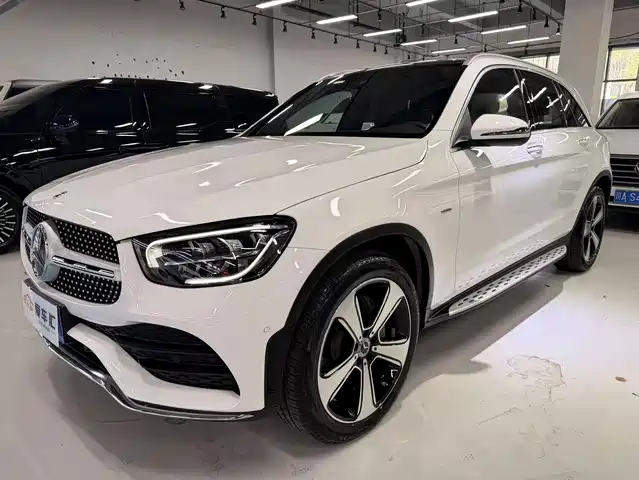 MERCEDES-BENZ GLC